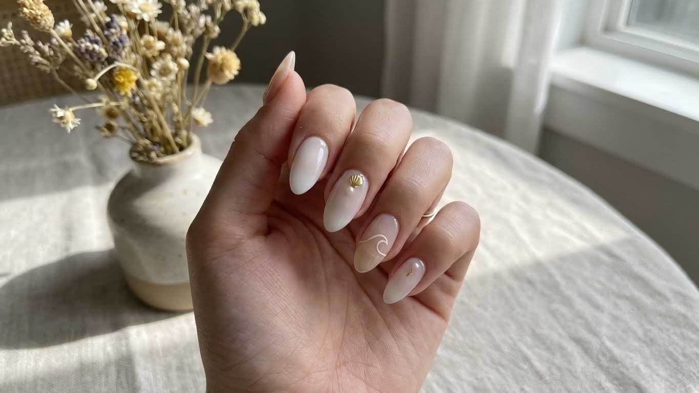 Minimal Summer Nails
